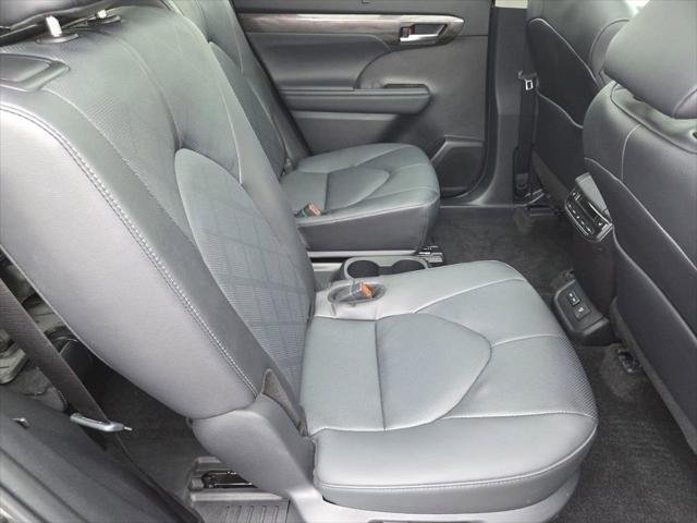 Certified Used 2025 MAGNETIC GRAY MET. Toyota  image 27