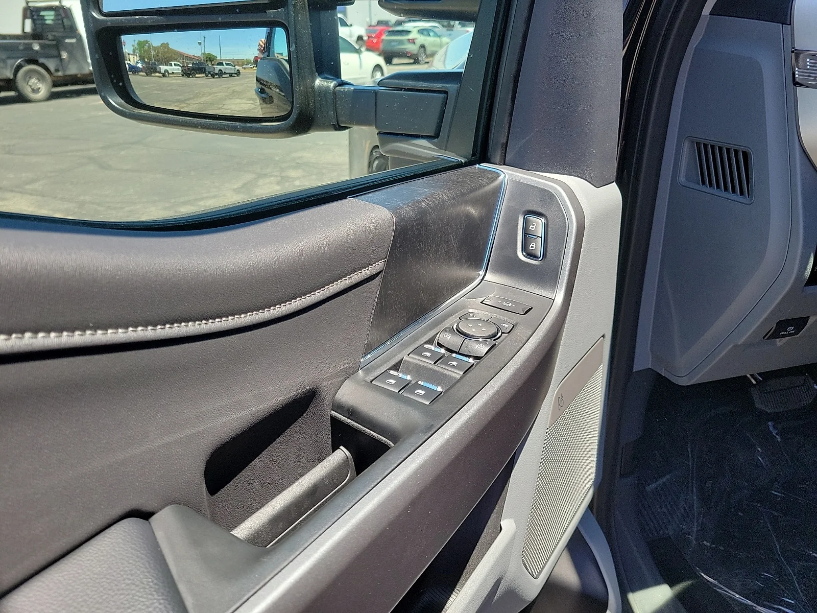 New 2026 Agate Black Metallic Ford F-250&reg; XLT image 11