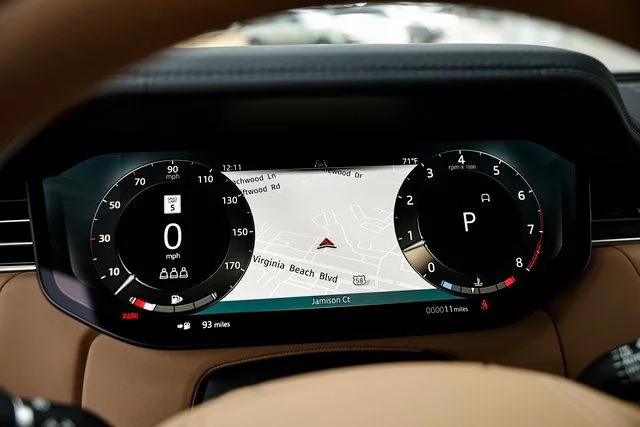 New 2026 Fuji White Land Rover SE image 40