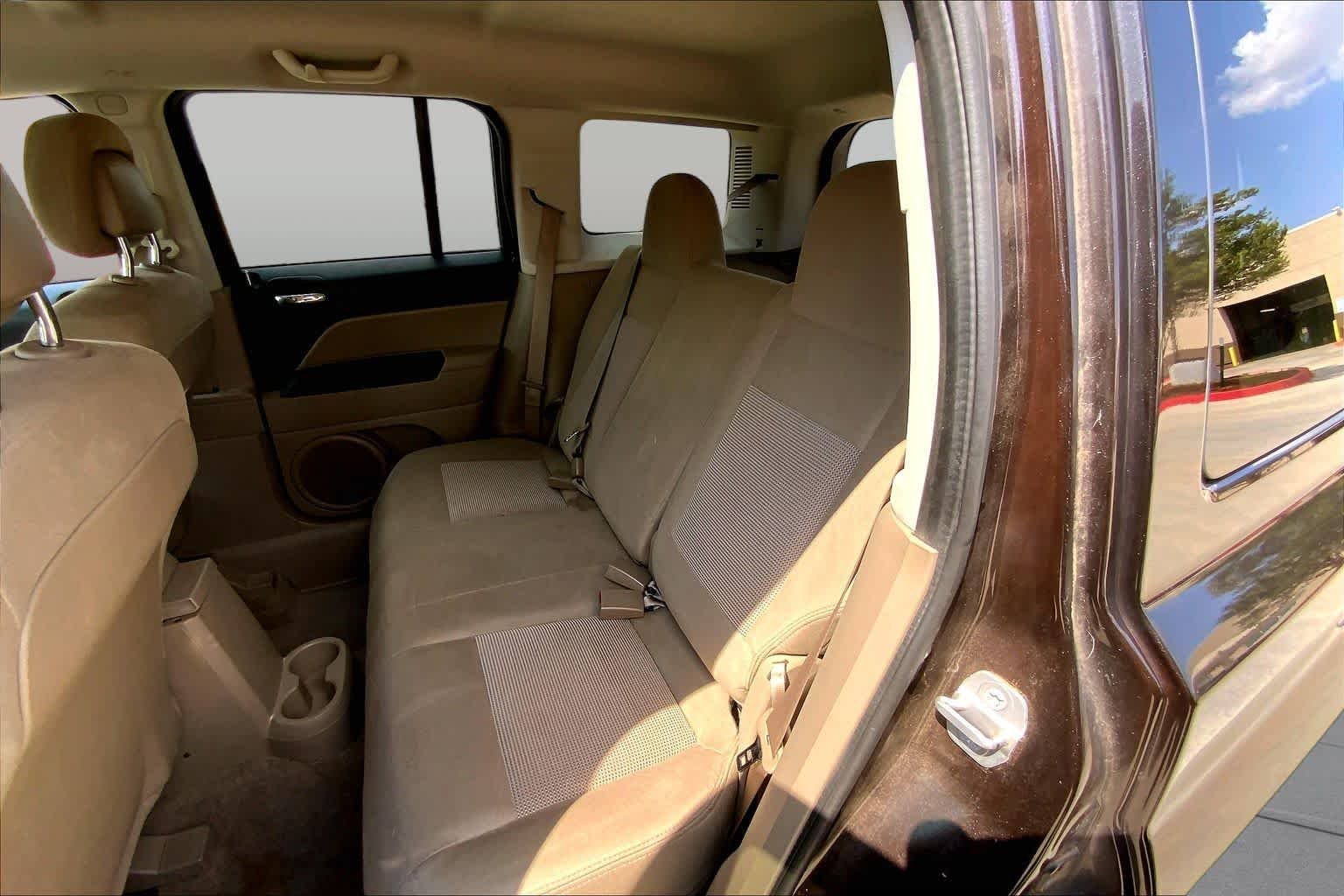 Used 2014 Rugged Brown Pearlcoat Jeep Latitude image 21
