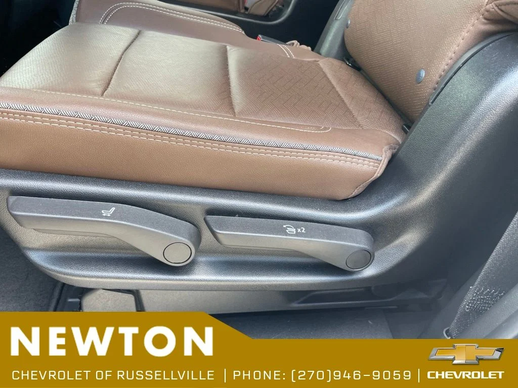 Used 2024 Pearl Chevrolet High Country image 39