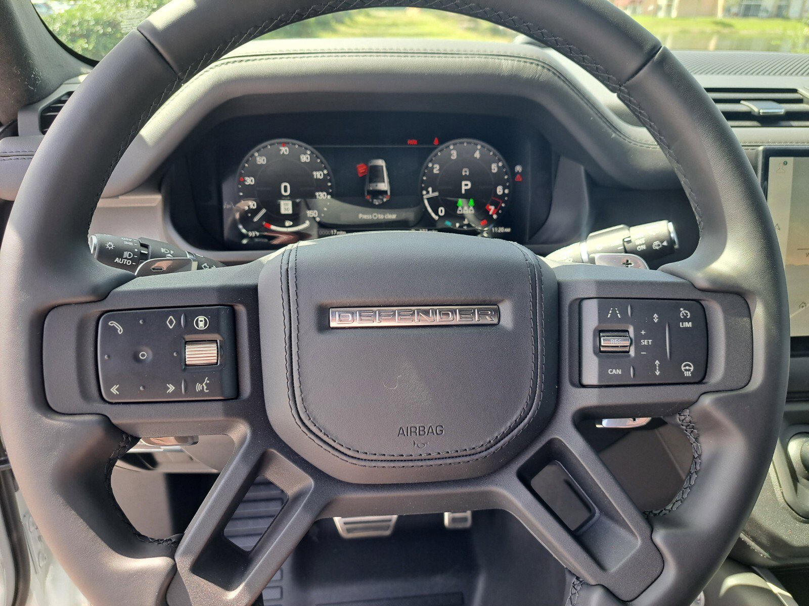 2025 Land Rover Defender V8 - Photo 11