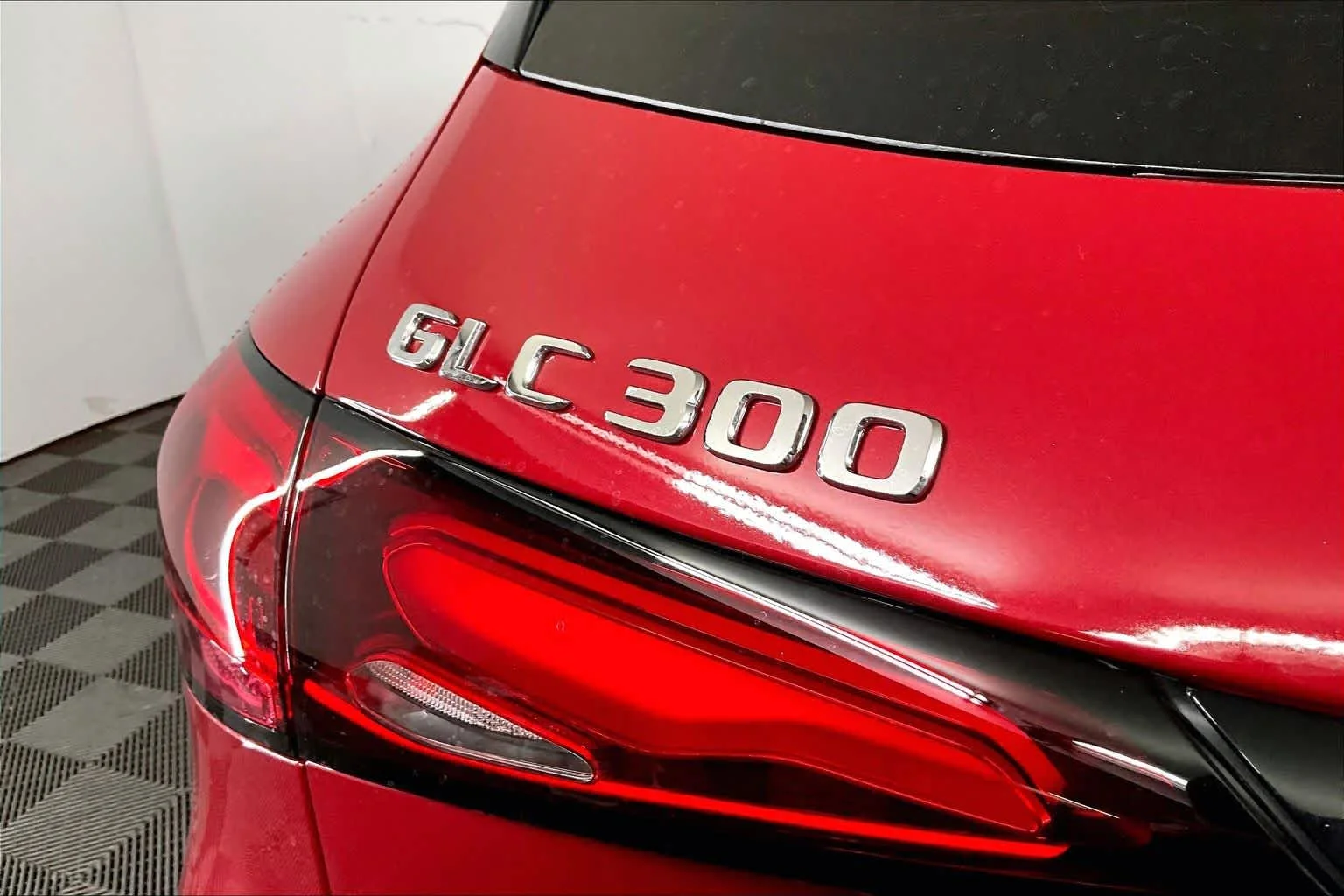 New 2026 MANUFAKTUR Patagonia Red Metallic Mercedes-Benz GLC 300 image 7