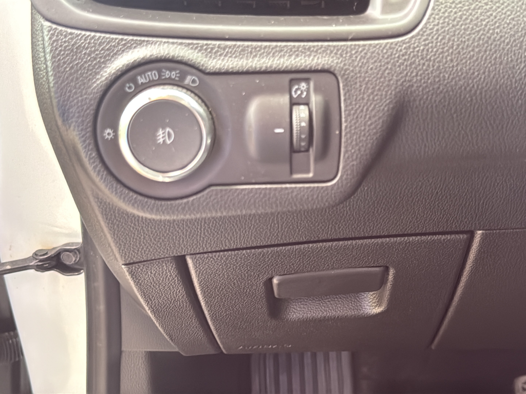 Used 2020 White Buick Essence image 28