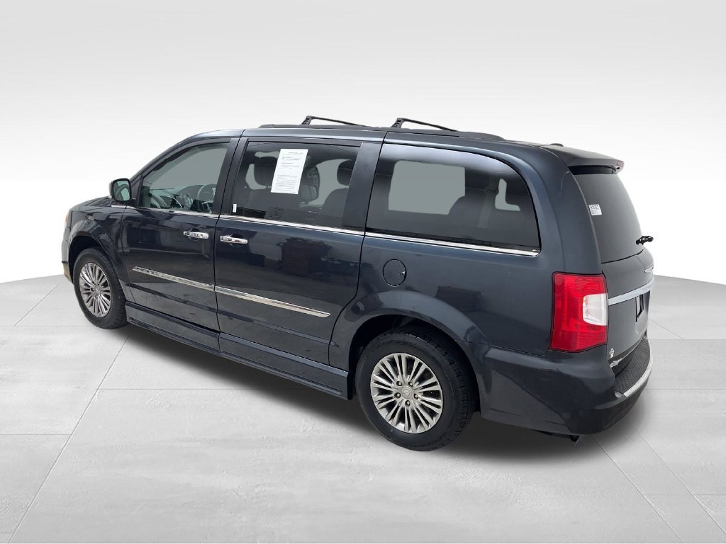 Used 2014 Gray Chrysler Touring-L image 3