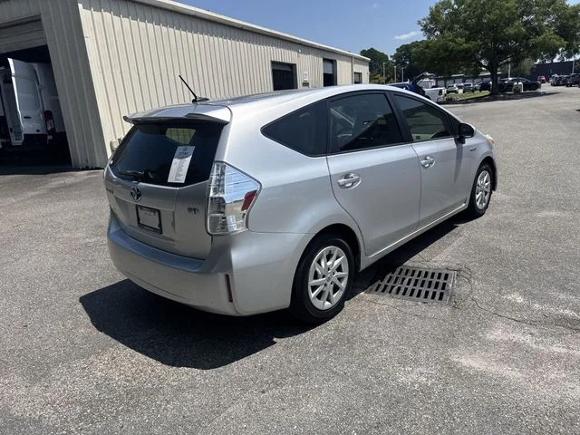 Used 2014 Silver Toyota Three image 5