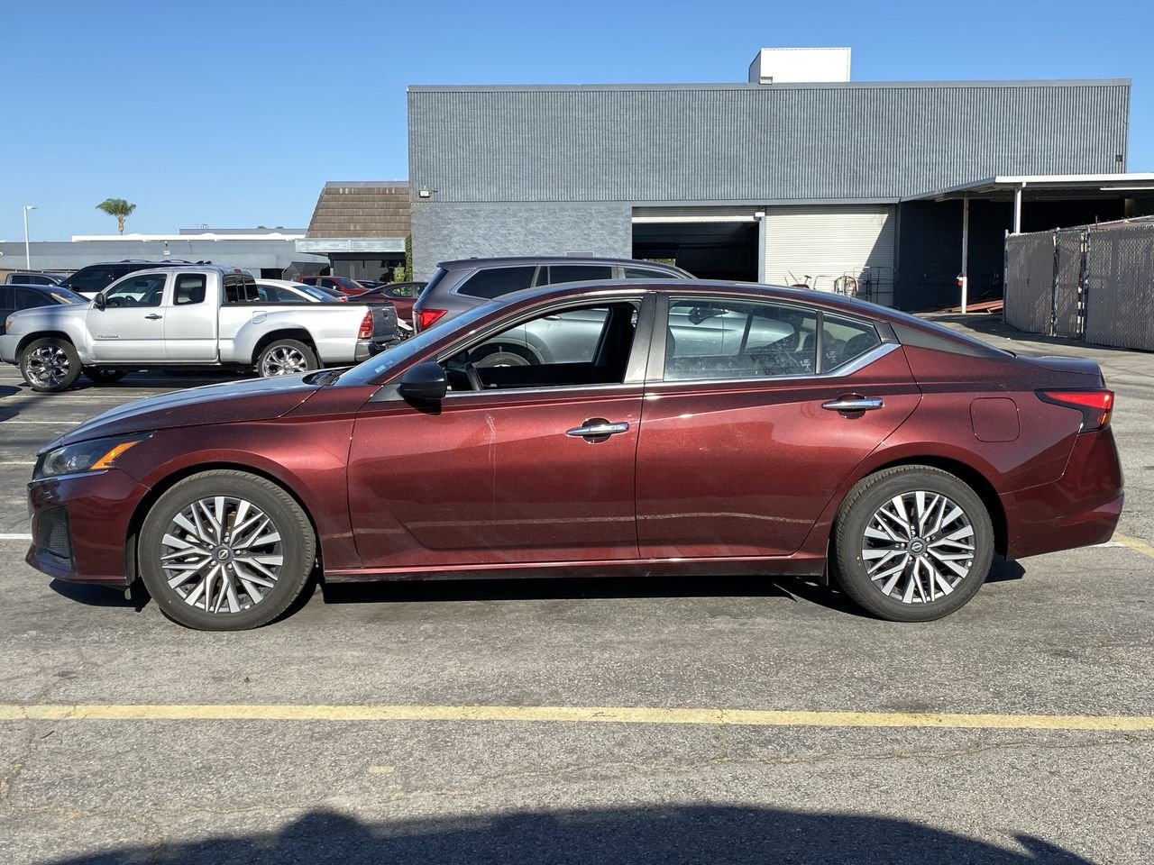 Used 2025 Garnet Pearl Nissan 2.5 SV image 2