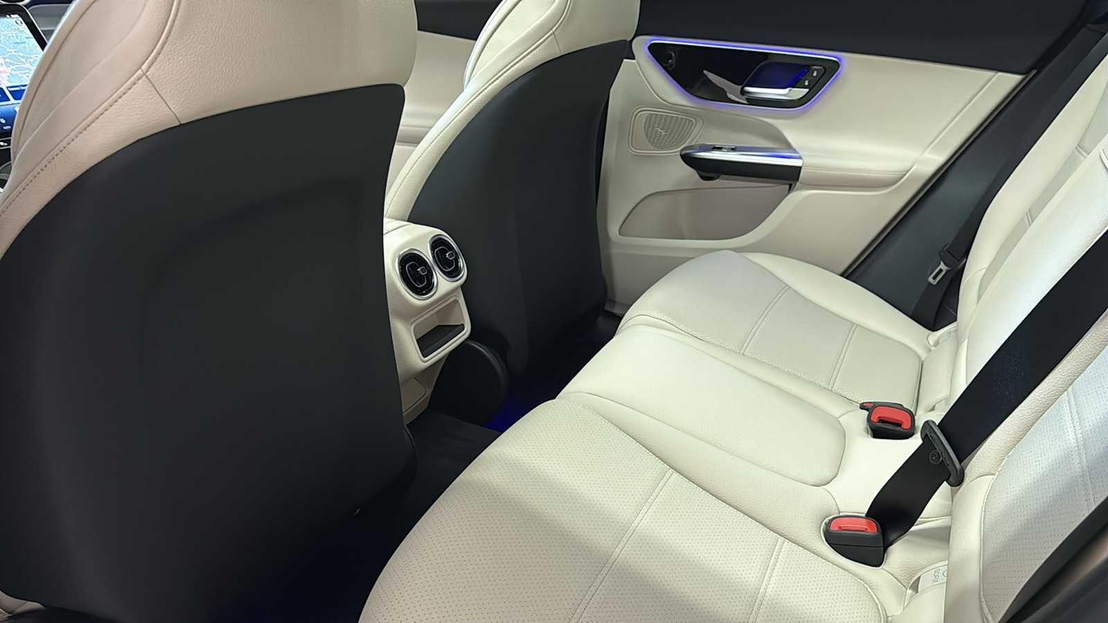 New 2027 MANUFAKTUR Alpine Grey Mercedes-Benz GLC 300 image 31