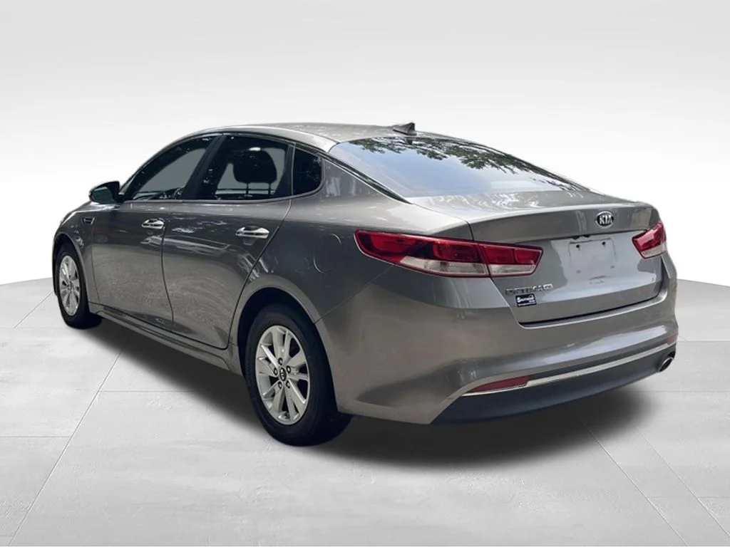 Used 2017 Silver Kia LX image 3