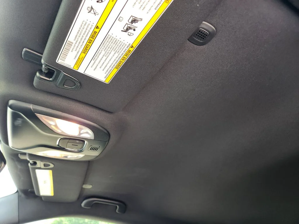 New 2026 Bright White Clear-Coat Exterior Paint Jeep Latitude image 18