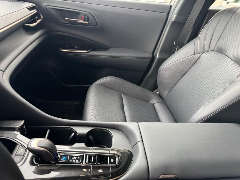 Used 2025 Red Toyota Platinum image 17