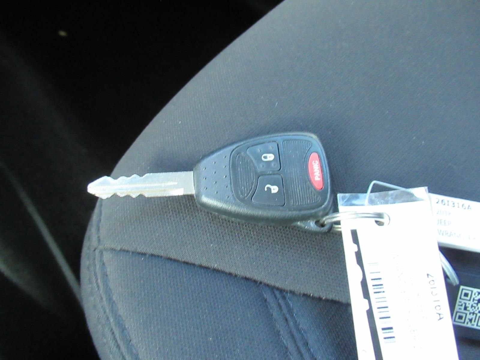 Used 2018 Silver Jeep Unlimited Sport image 27