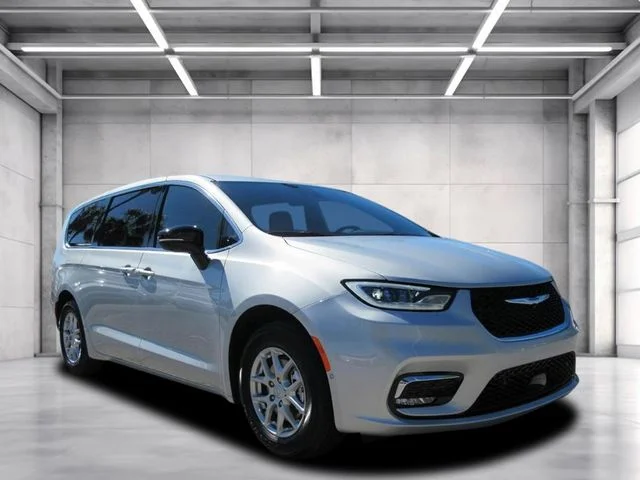 2026 Chrysler Pacifica Select's photo