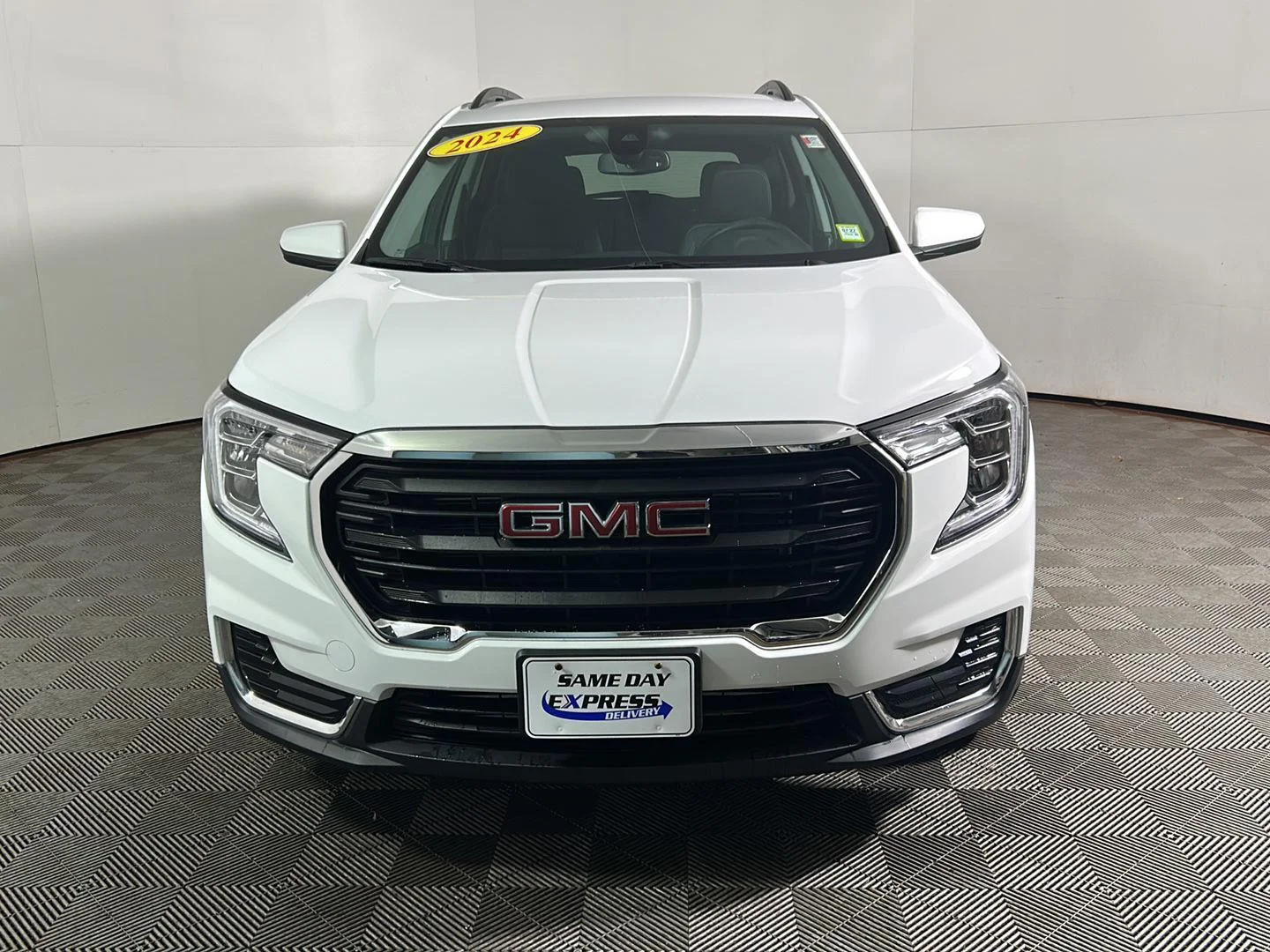 Used 2024 Summit White GMC SLE image 11
