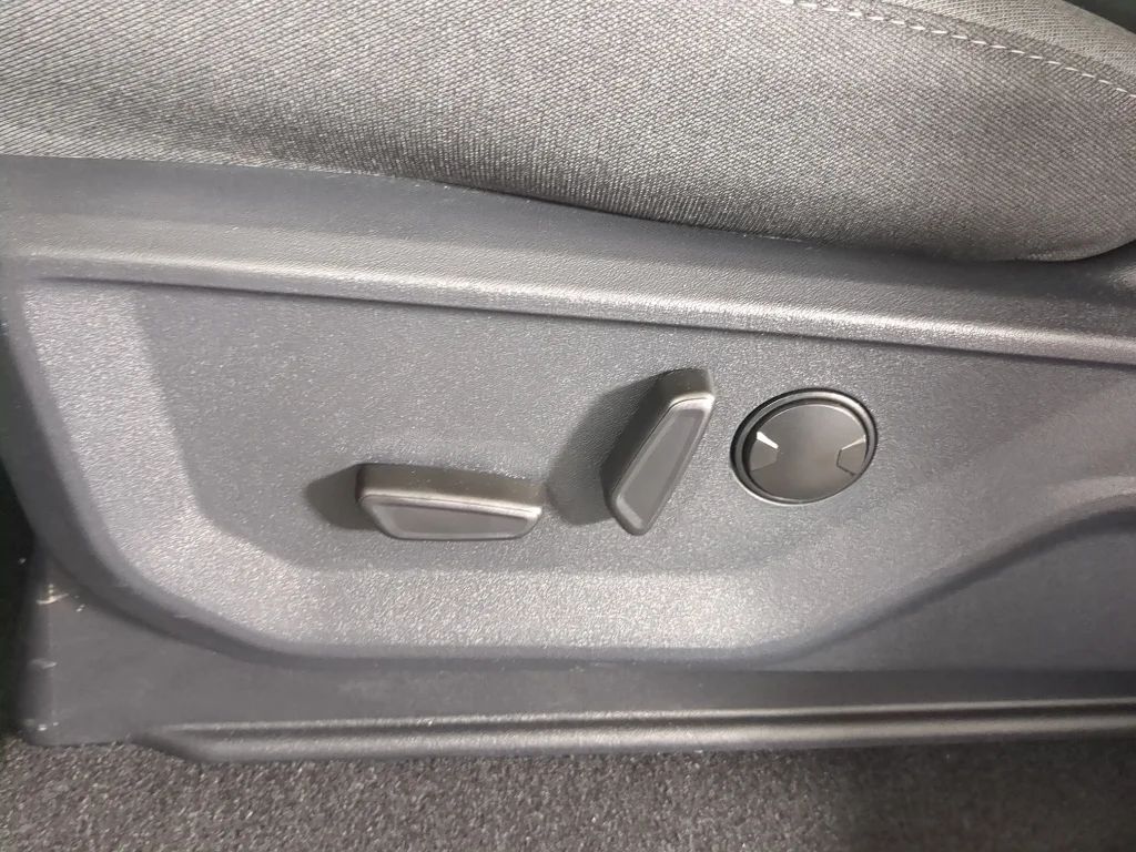 New 2026 Carbonized Gray Metallic Ford XLT image 12