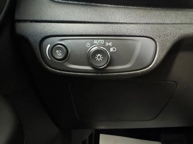 Used 2023 Summit White Chevrolet 2LT image 19