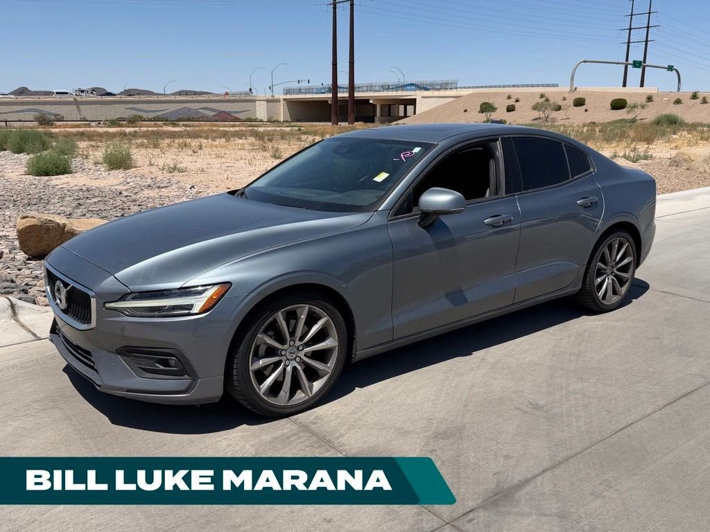 Used 2021 Gray Volvo T5 Momentum image 1