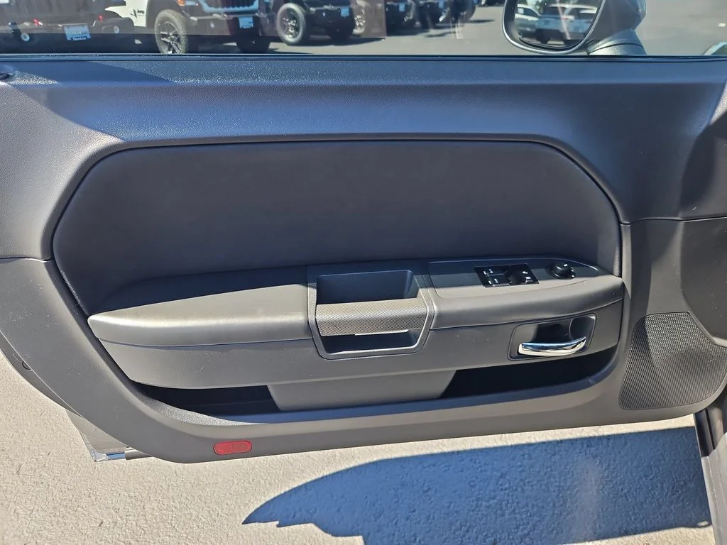 Used 2011 Mineral Gray Metallic Clearcoat Dodge R/T image 10
