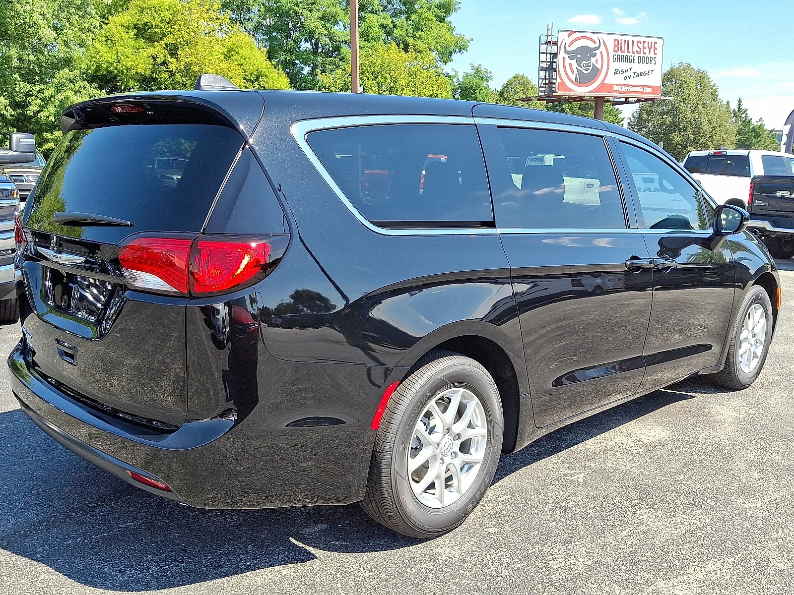 2026 Chrysler Voyager LX - Photo 8