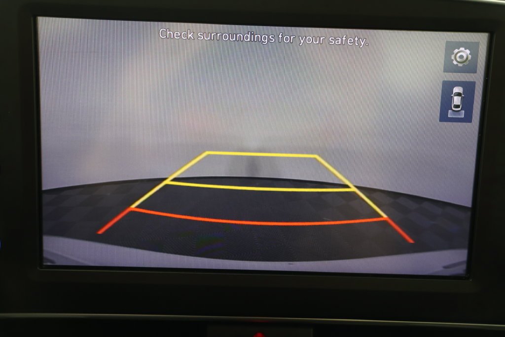Used 2023 White Hyundai Blue image 18