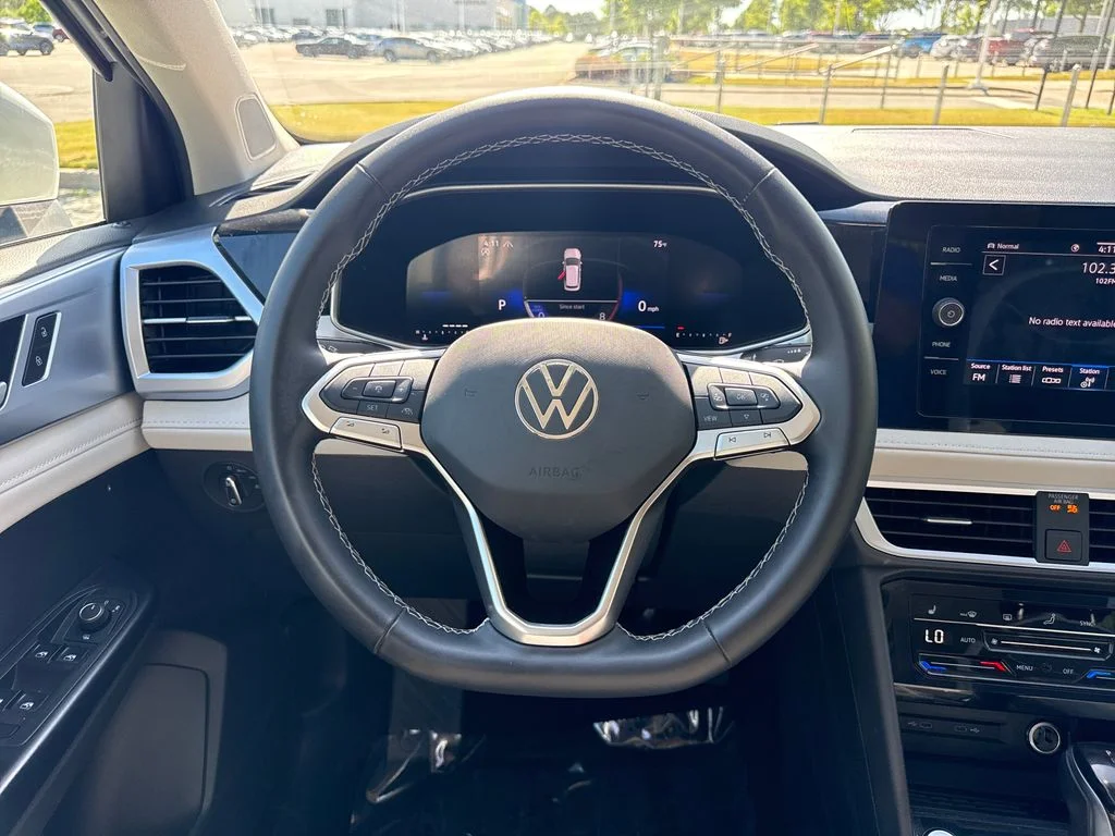 Used 2025 Pure White Volkswagen 1.5T SE image 19