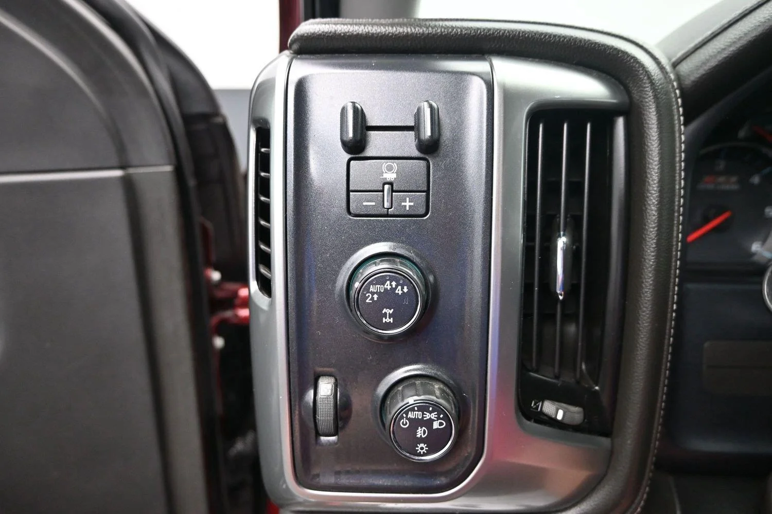 Used 2017 Siren Red Tintcoat Chevrolet LTZ image 23