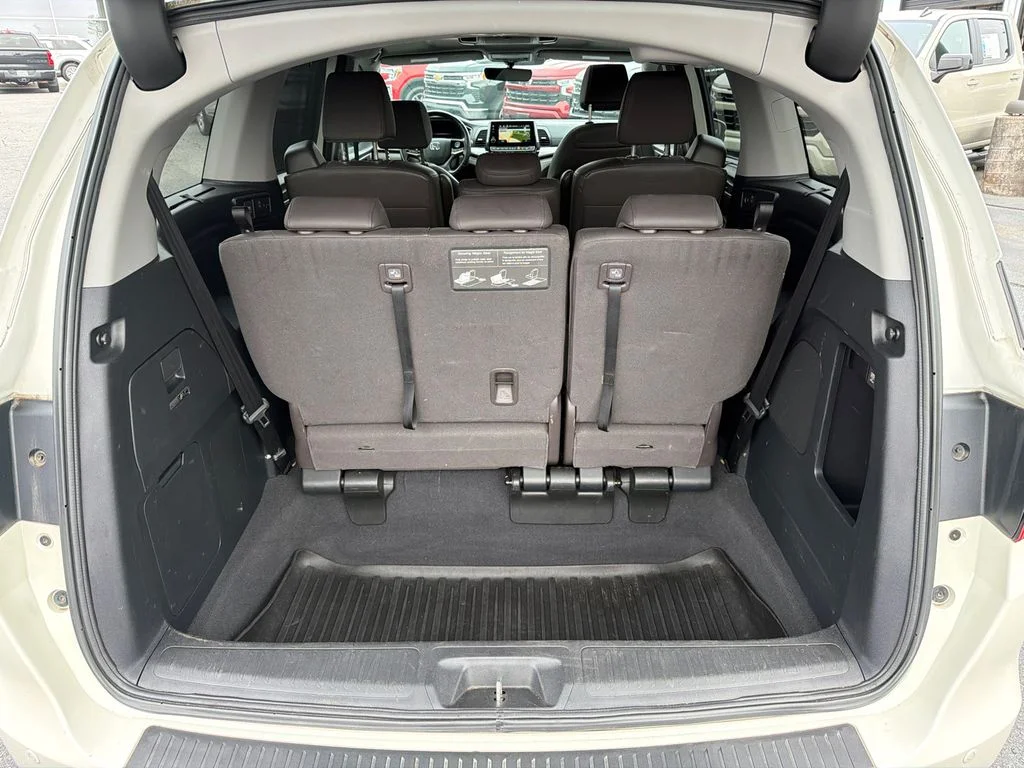 Used 2019  Honda Touring image 17