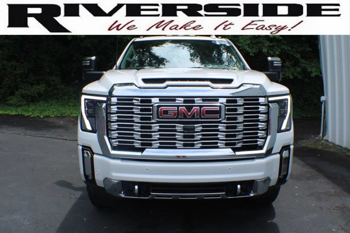 Certified Used 2025 White Frost Tricoat GMC Denali image 22