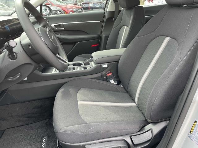 New 2025 Silver Hyundai SE image 14