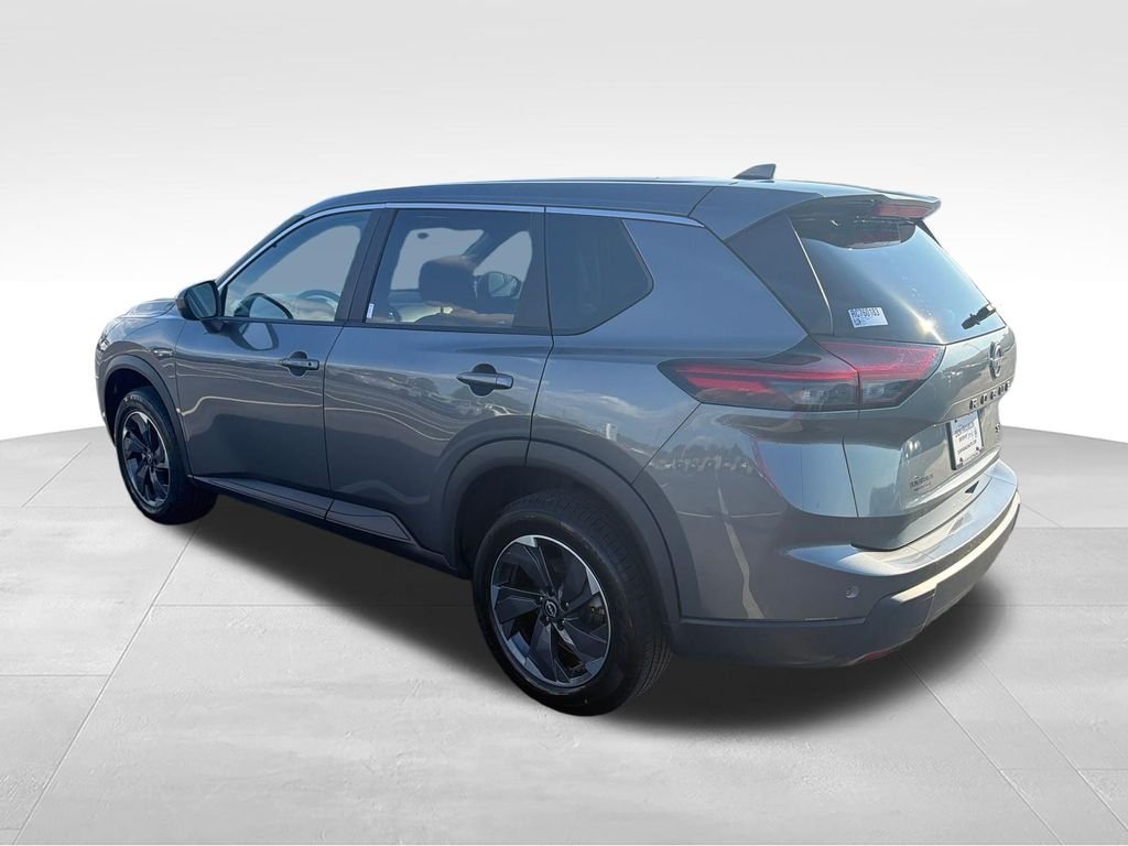 Used 2024 Gray Nissan SV image 3