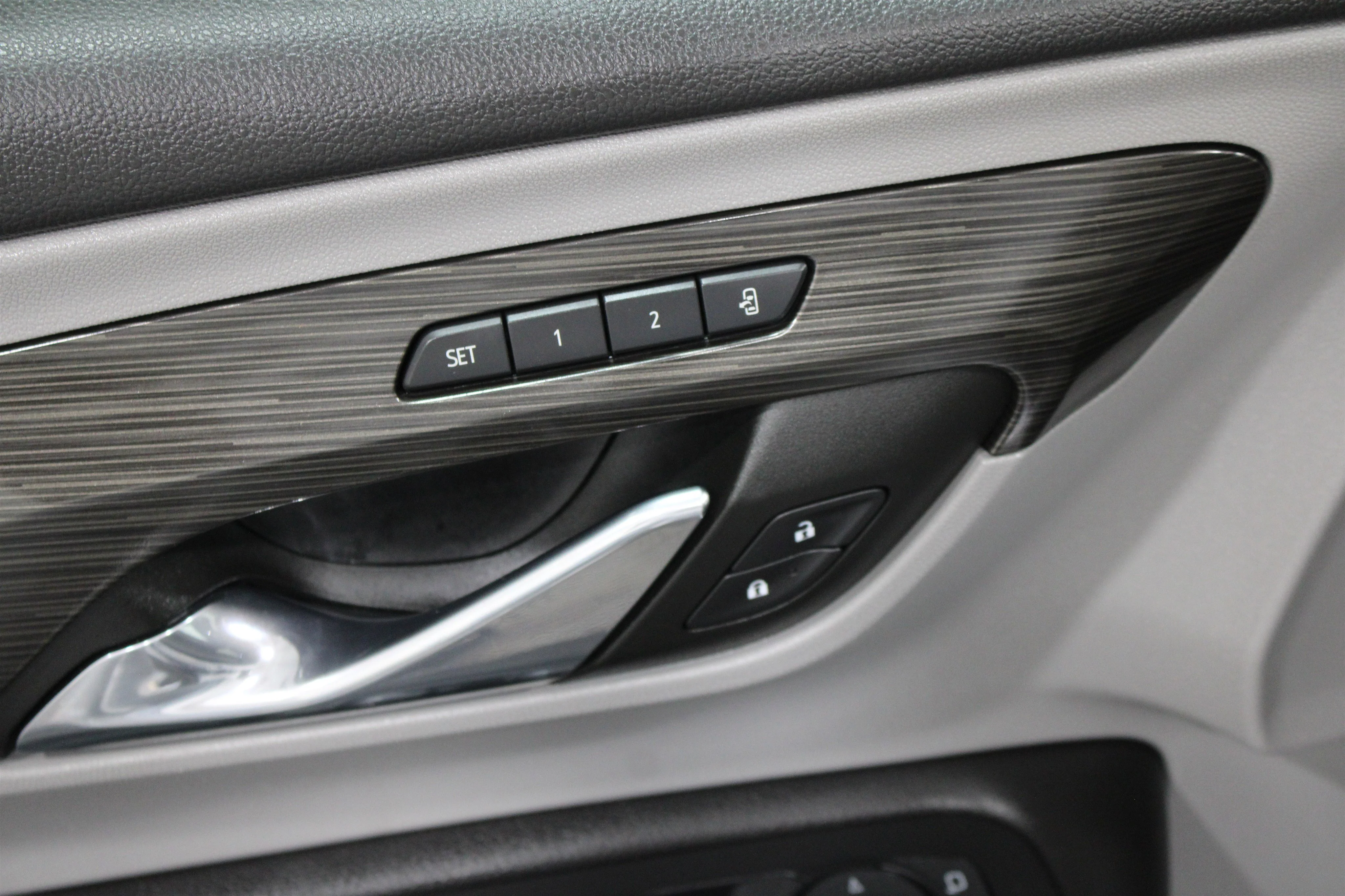 2023 GMC Terrain SLT - Photo 9