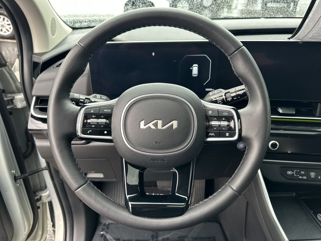Used 2025 Ivory Kia SX Prestige image 19