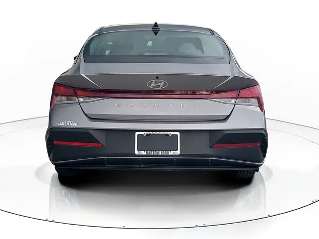 Used 2024  Hyundai SEL image 6