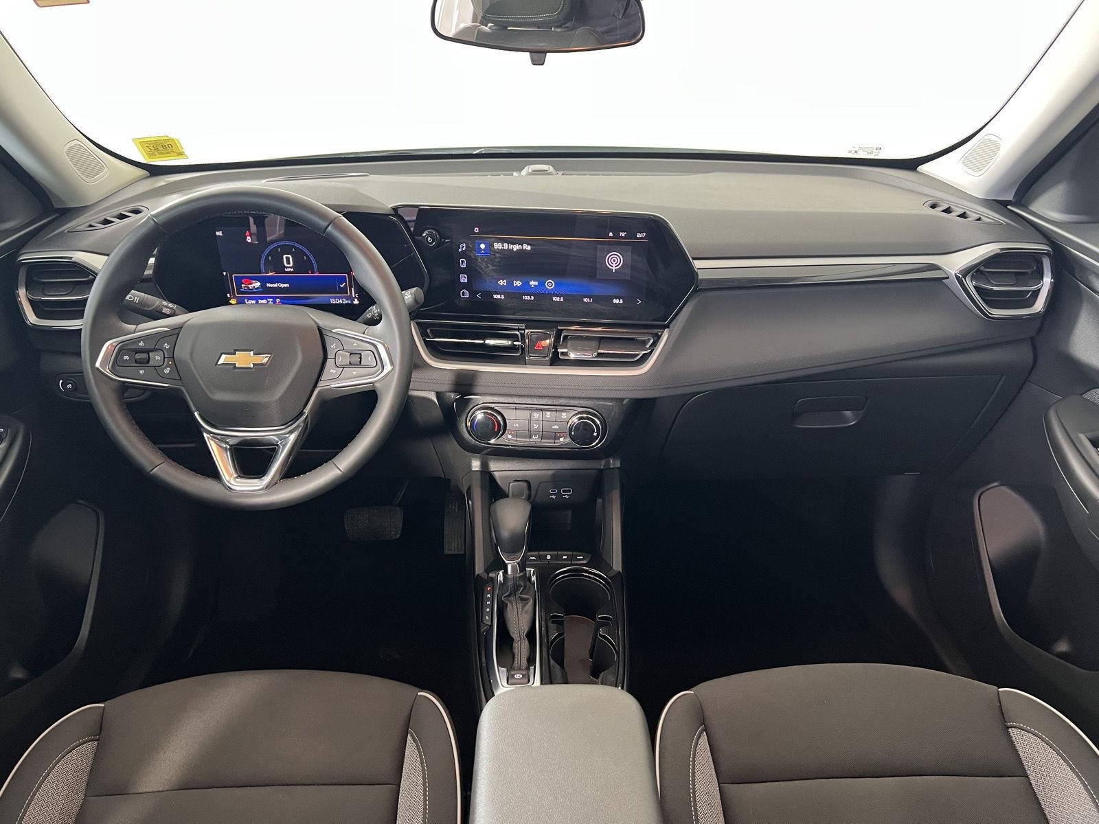 Used 2024 Summit White Chevrolet LT image 18
