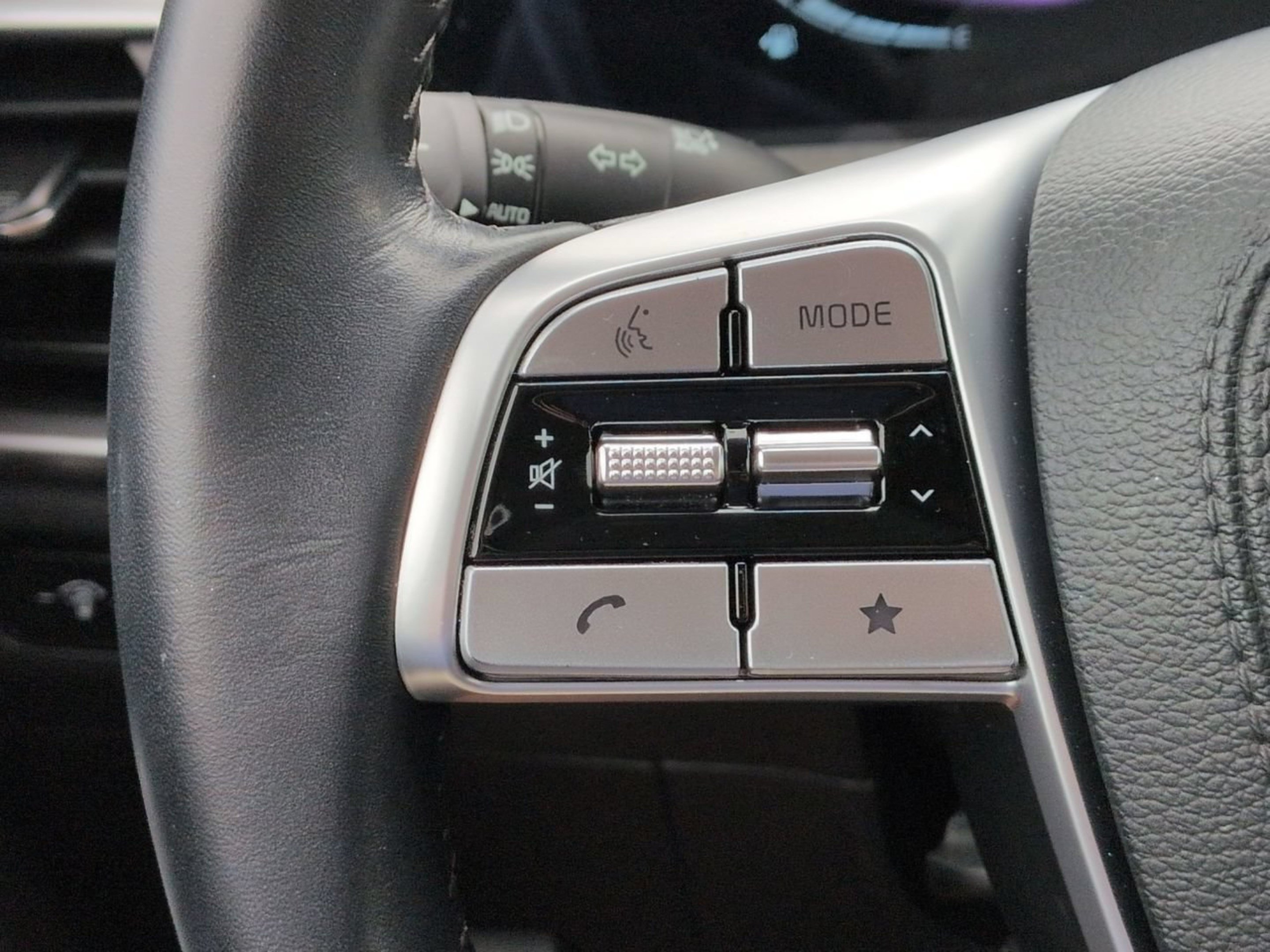 Certified Used 2025 Glacial White Pearl Kia EX image 33