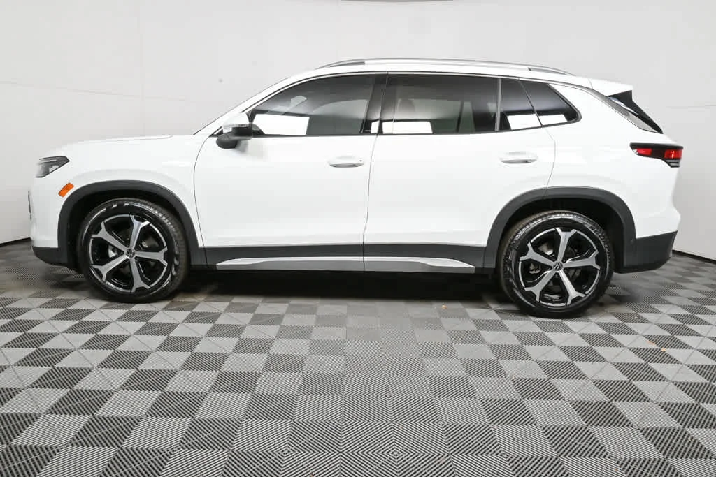 New 2026 Pure White Volkswagen SE image 3