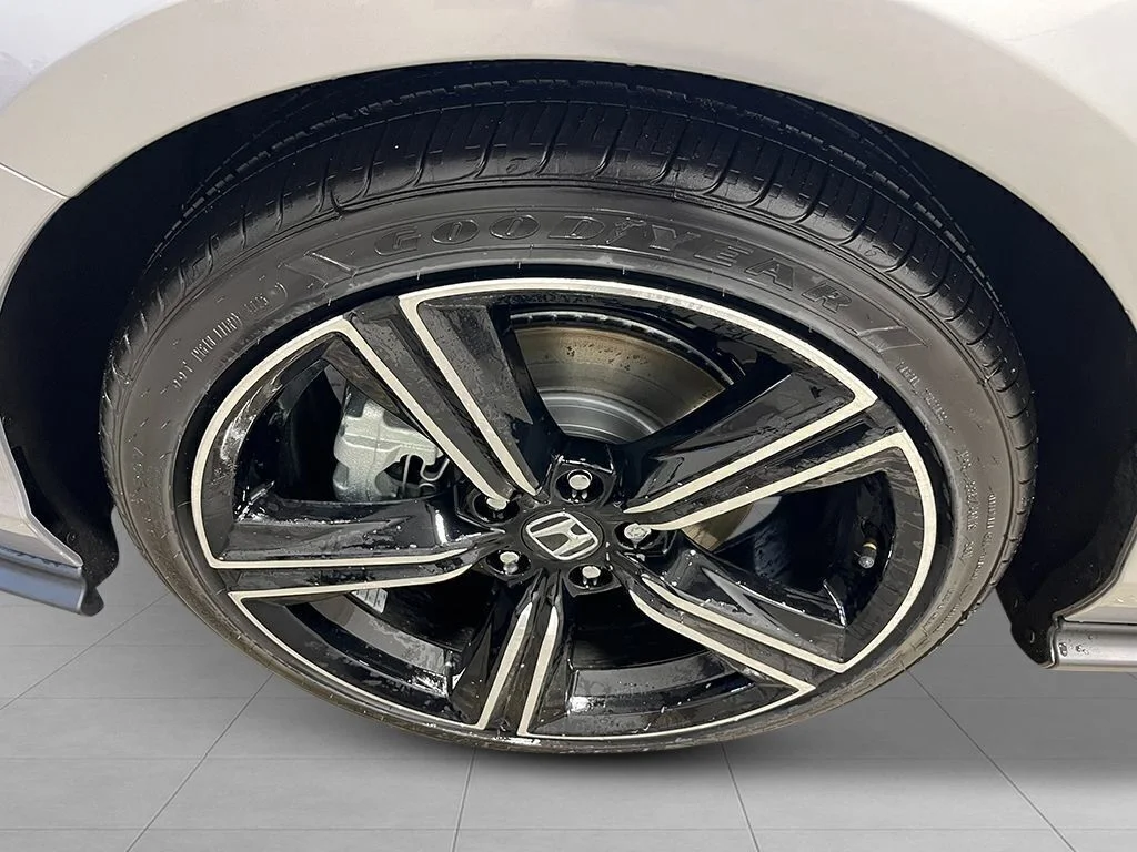 New 2026 Solar Silver Metallic Honda Sport Hybrid image 11