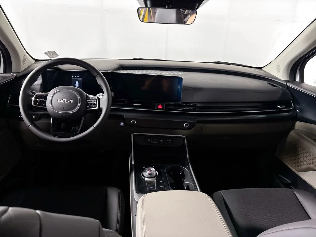 New 2026 Snow White Pearl Kia LXS image 12