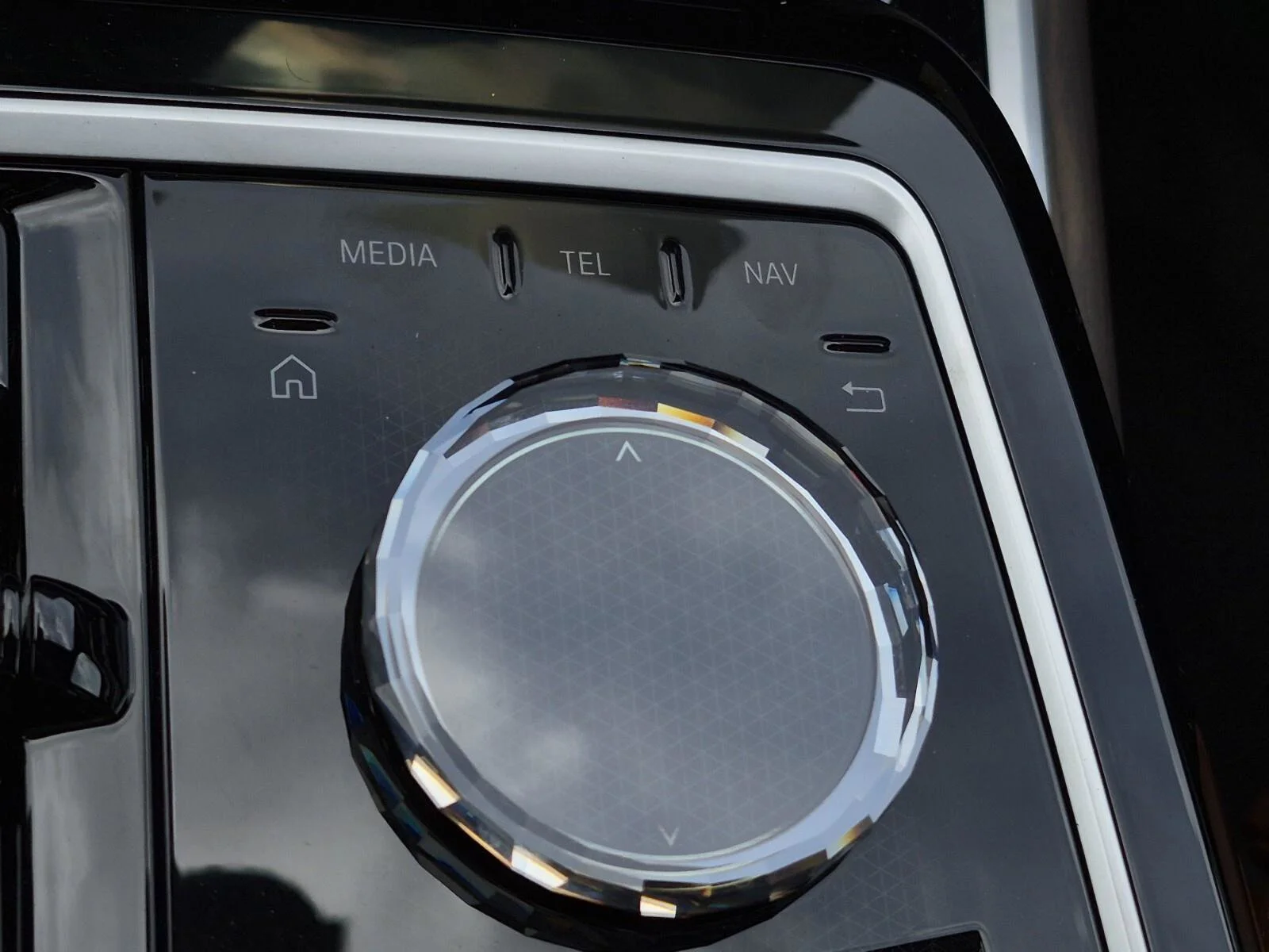 New 2026 Mineral White Metallic BMW 760i xDrive image 33