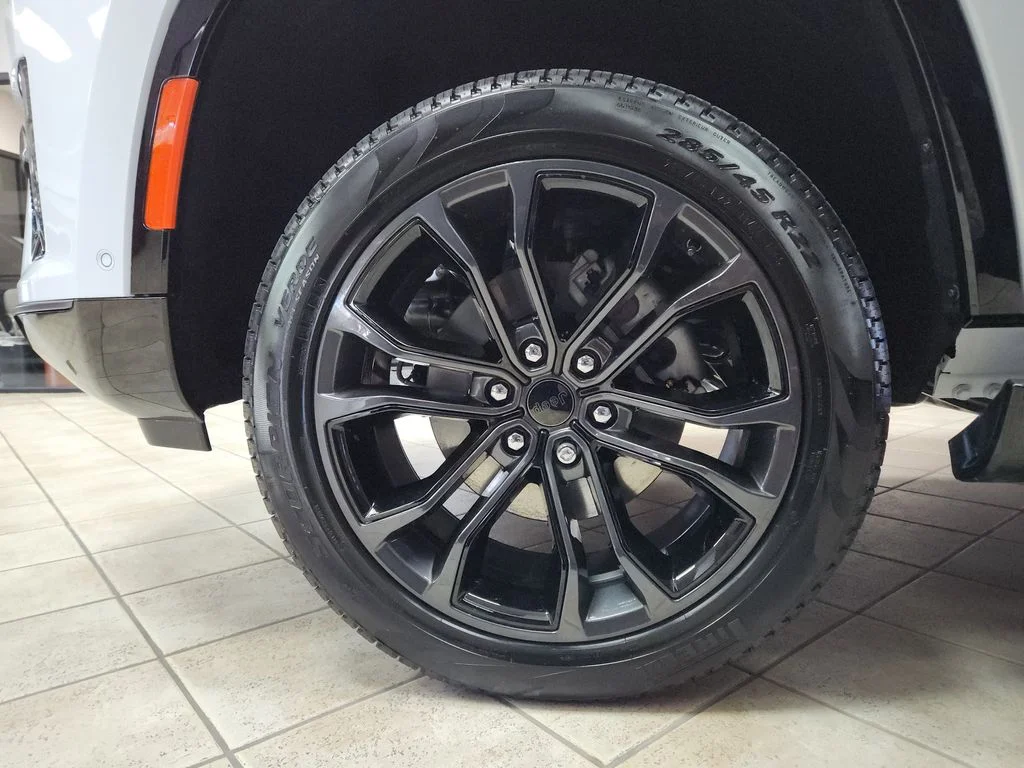 New 2026 Bright White Clearcoat Jeep Summit Obsidian image 36