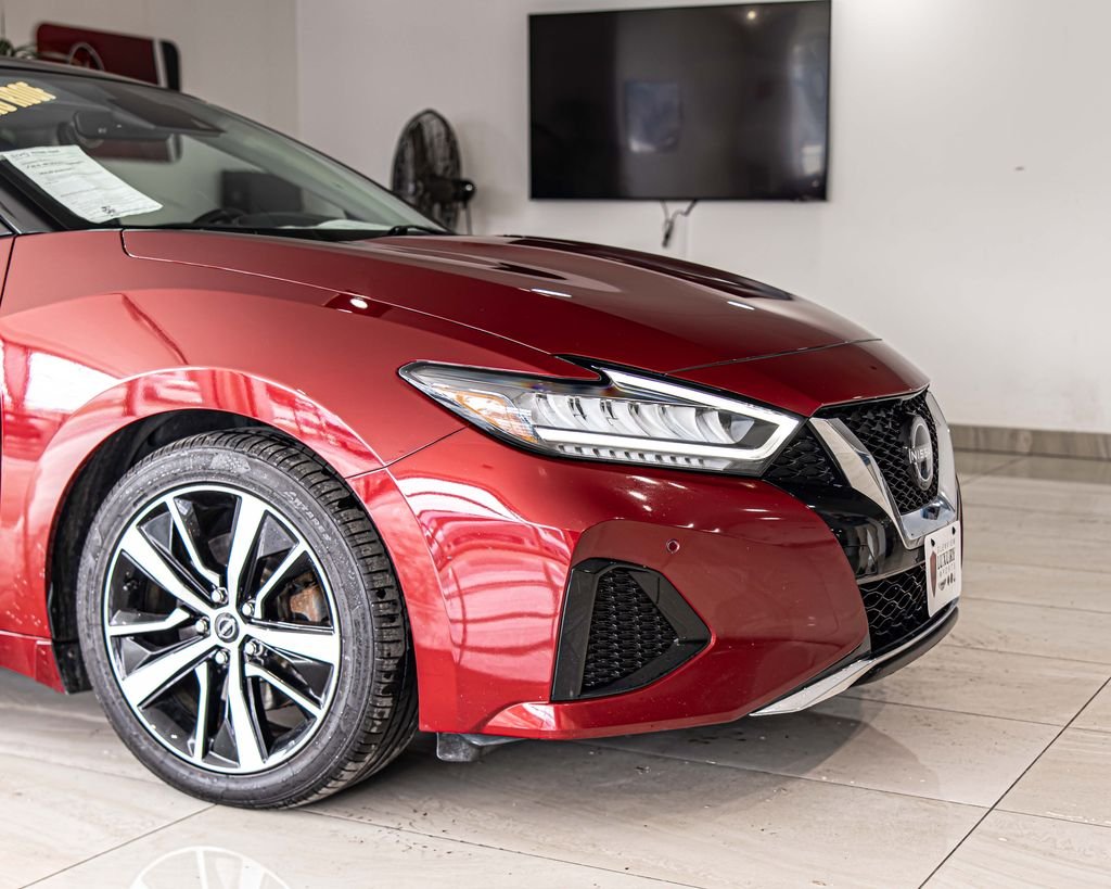 Used 2023 Red Nissan 3.5 SL image 3