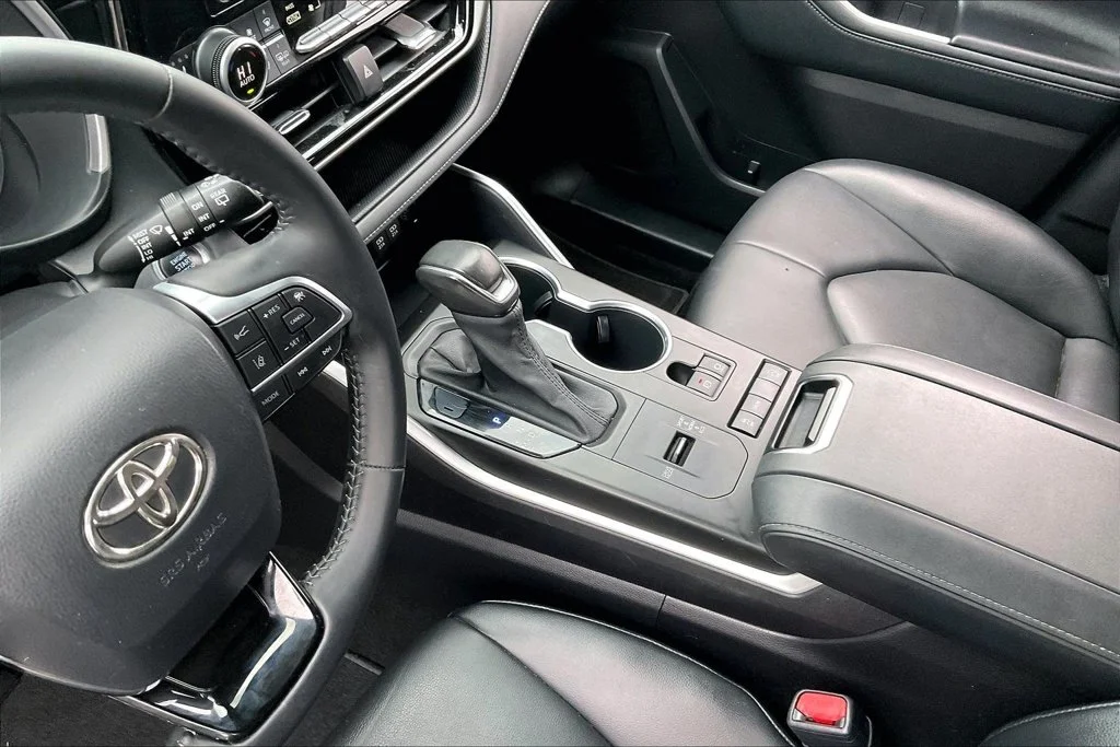 Used 2021 Blue Toyota XLE image 18
