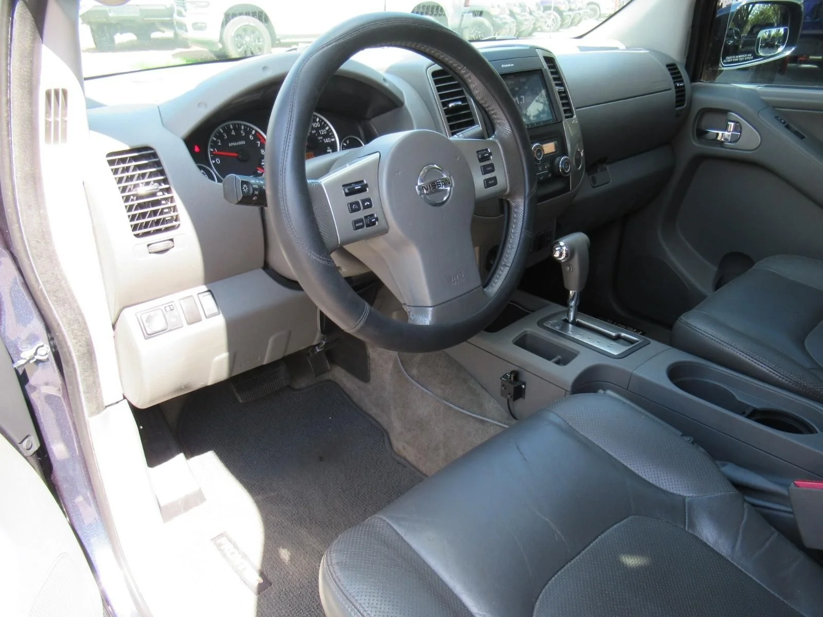Used 2013 Blue Nissan SL image 15
