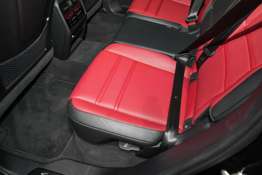 Certified Used 2025  Porsche Base image 34