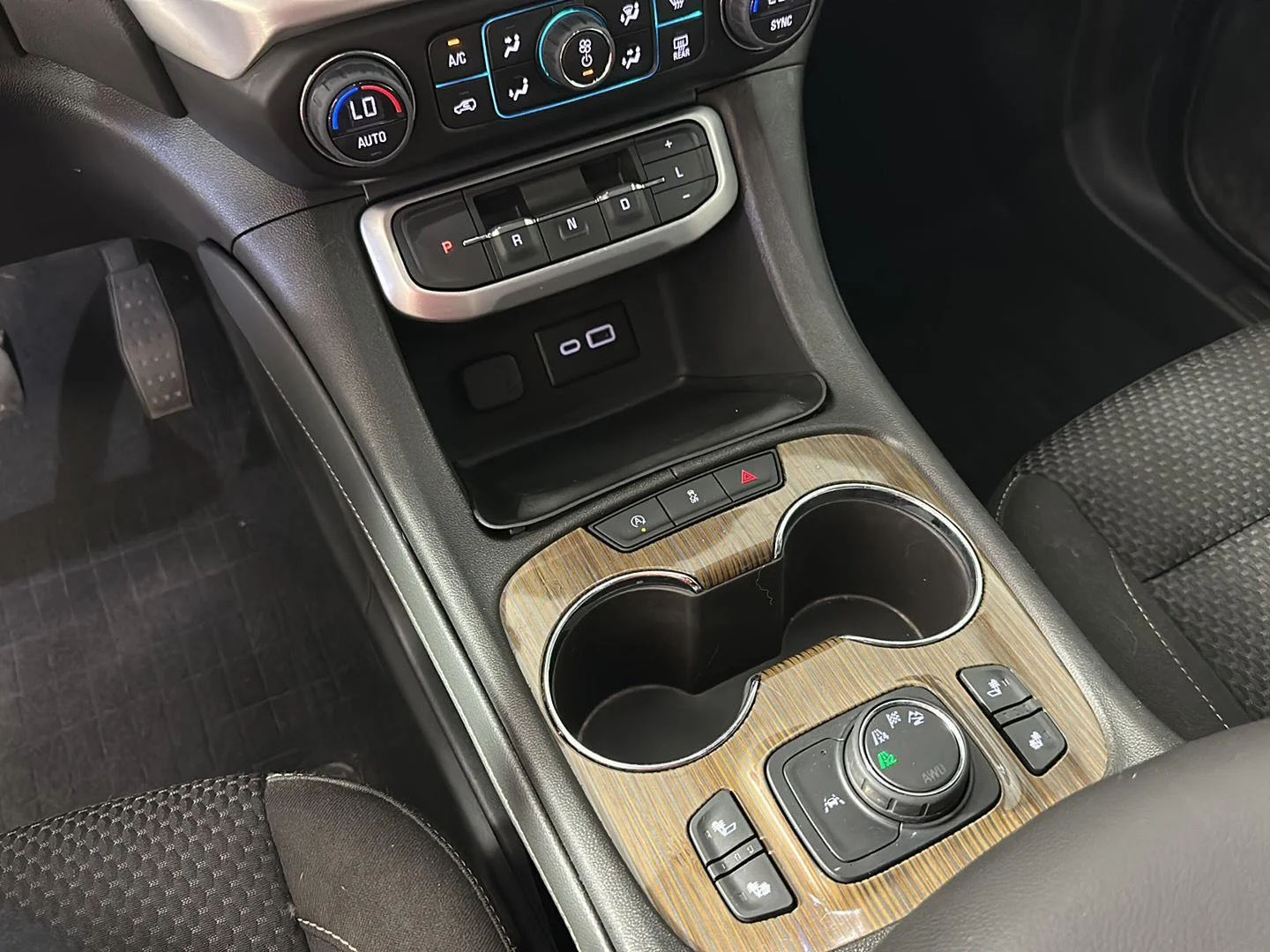 Used 2023 Sterling Metallic GMC SLE image 15