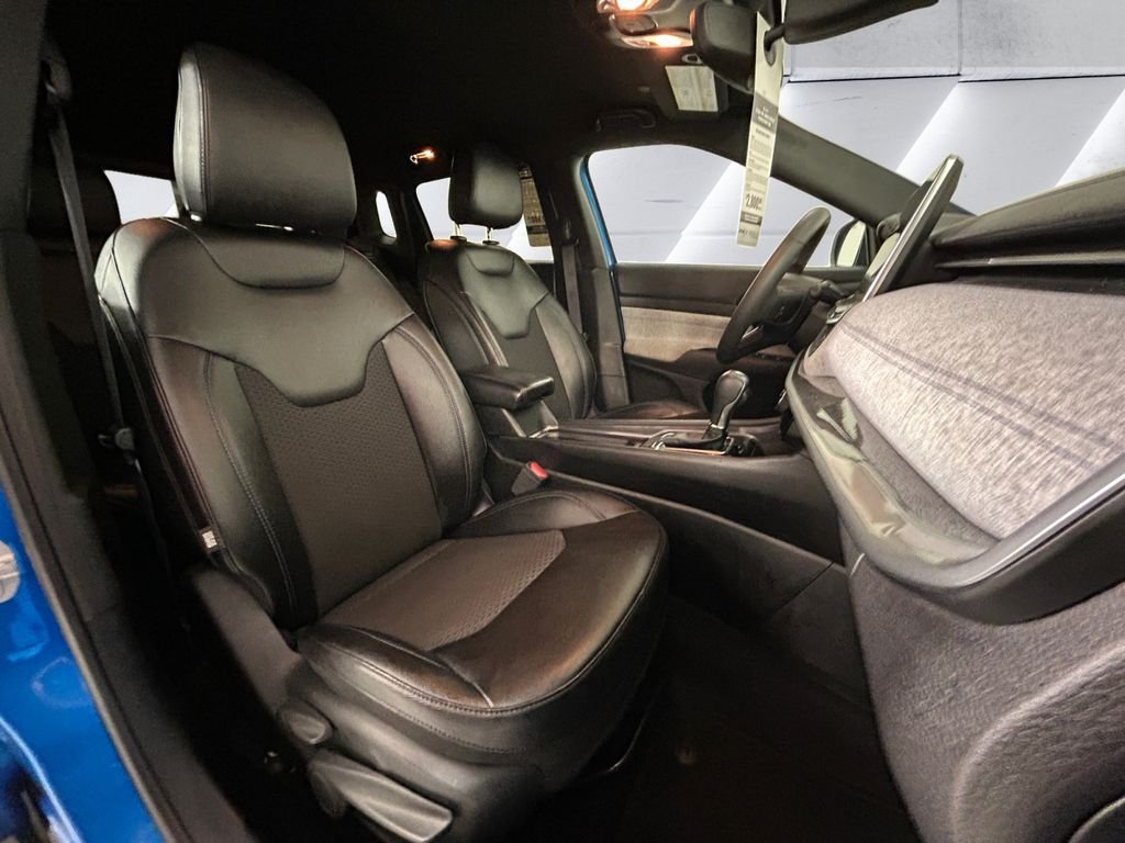 Used 2024 Blue Jeep Latitude image 14