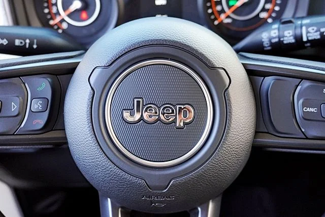 New 2026 Bright White Clear-Coat Exterior Paint Jeep Sport image 40