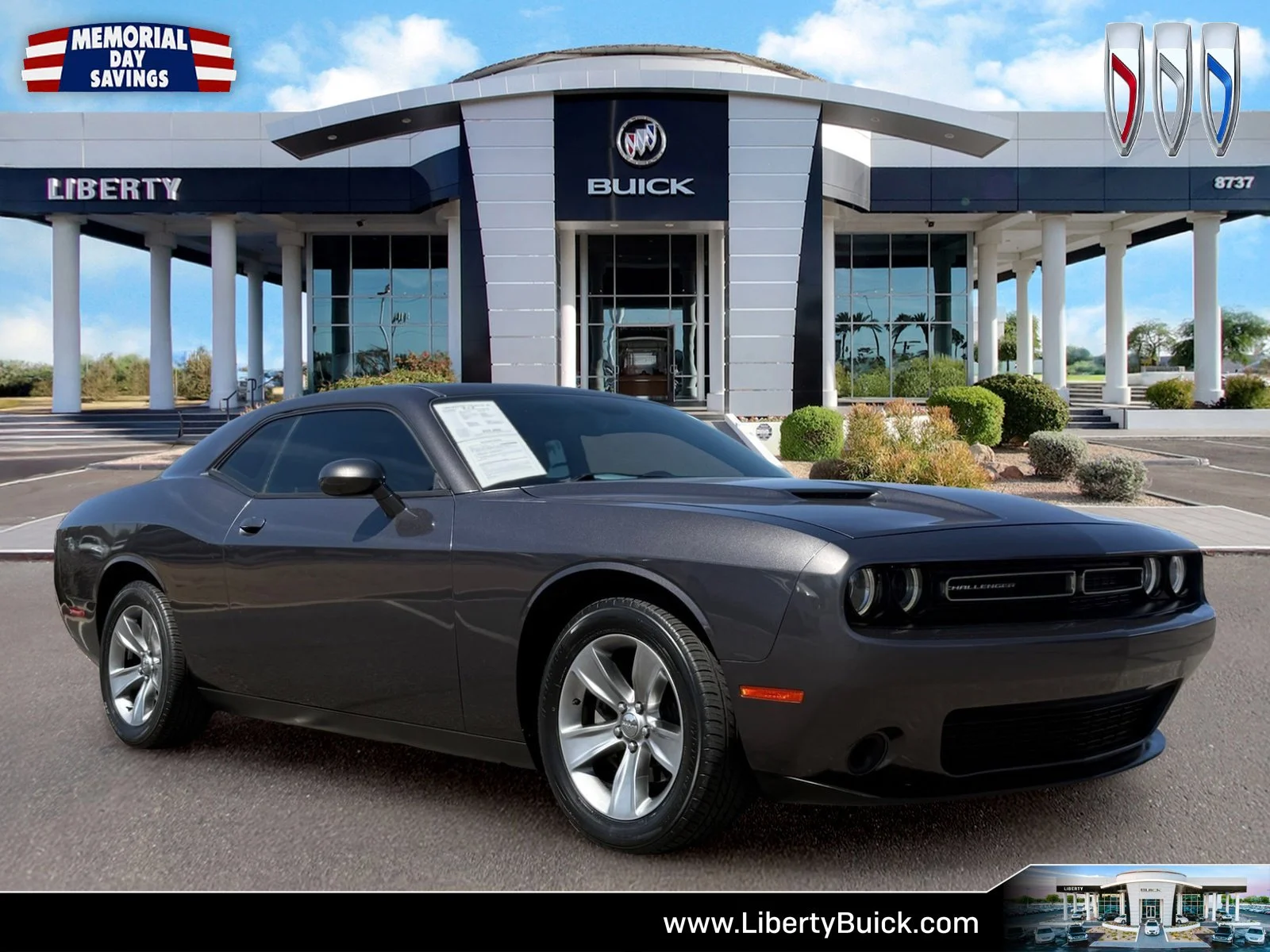 2016 Dodge Challenger SXT's photo
