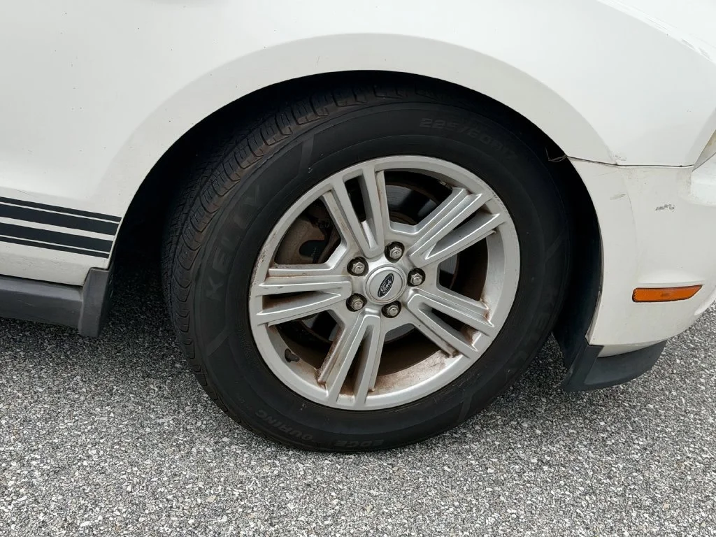 Used 2011 White Ford V6 image 9