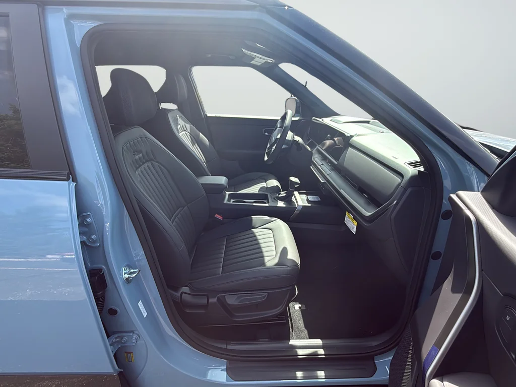 New 2027 Frost Blue / Black Roof Kia X-Line S image 9